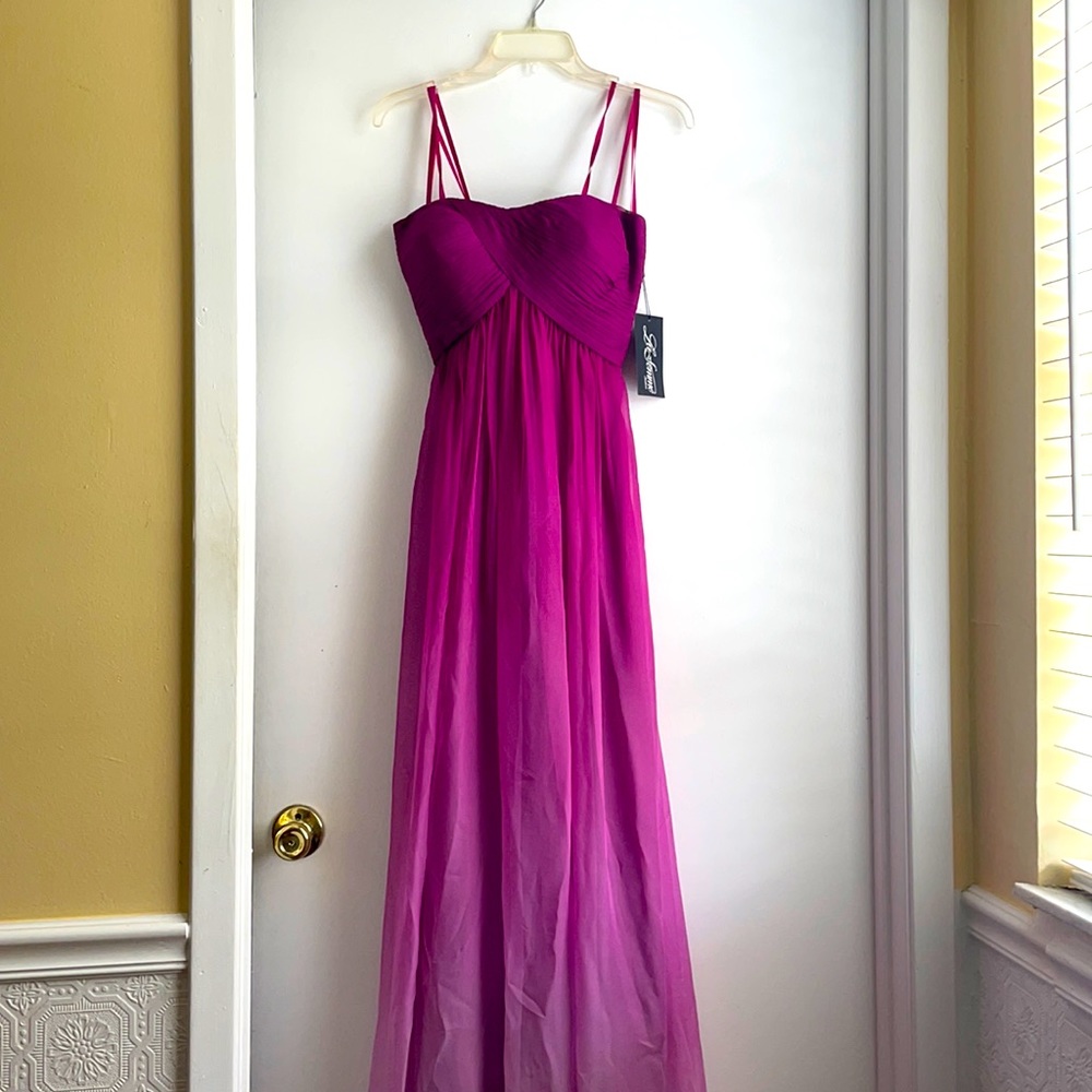 La Femme strapless gown. Fuscia hombre color